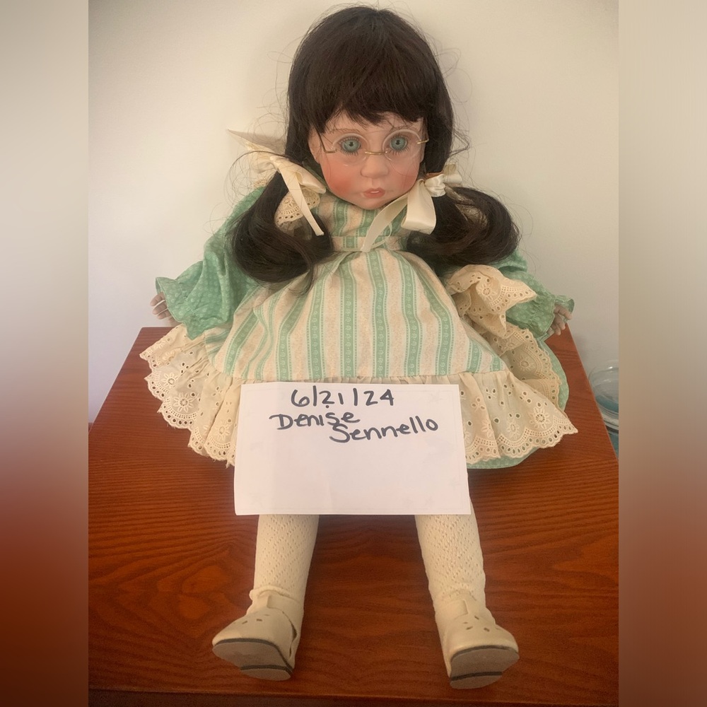 Lee Middleton Sincerity Doll. Signed. 1988.
